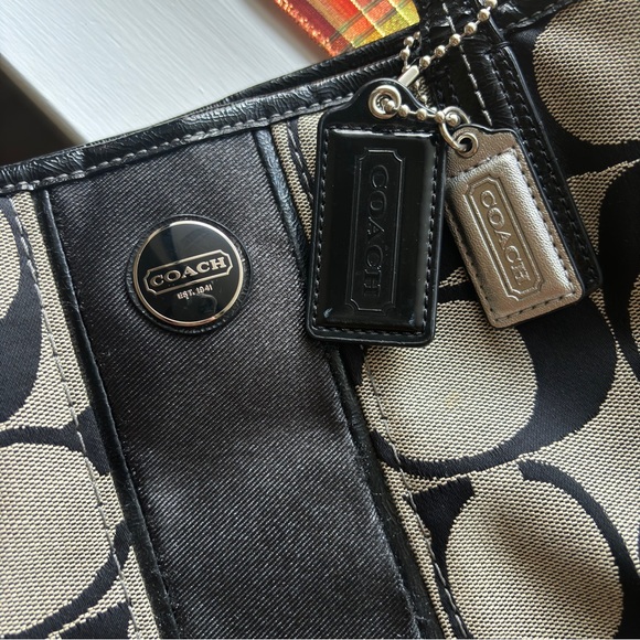 Coach Black and Tan Signature Shoulder Bag - Picture 4 of 7
